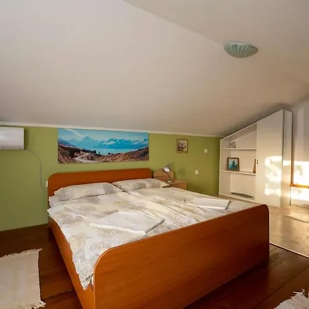 Holiday home Hill Pool House *