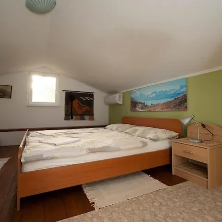 Hill Pool House, Kastel Kambelovac Retreat Дом отдыха *