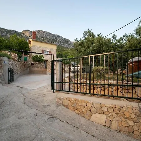 Hill Pool House Holiday home *