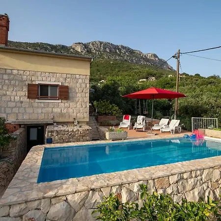 Hill Pool House, Kastel Kambelovac Retreat Дом отдыха Каштела