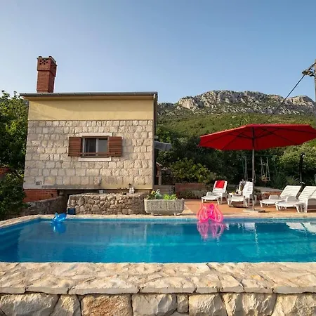 Дом отдыха Hill Pool House, Kastel Kambelovac Retreat *