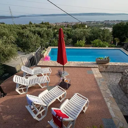 Hill Pool House, Kastel Kambelovac Retreat